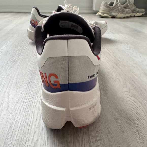 ON Running Cloudsurfer Next -?Men's White Athletic Shoes - Picture 4 of 9